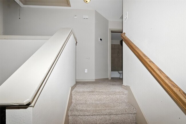 Building Photo - 3905 Vista Mar Dr