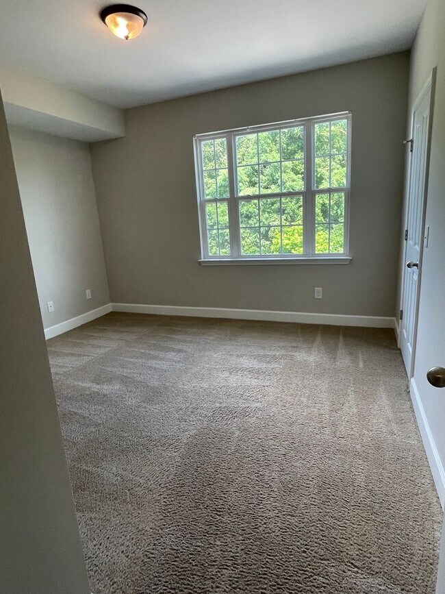 Building Photo - 8605 Peckham Ln