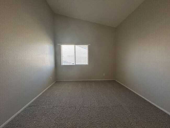 Building Photo - 6858 S 19th St