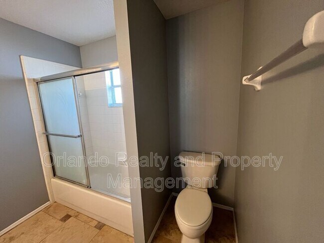 Building Photo - 2304 Hickory Pine St