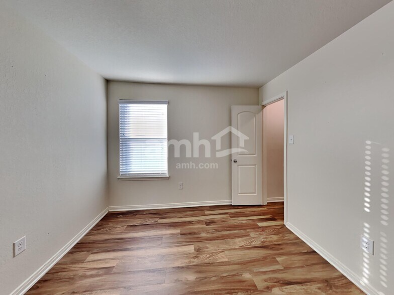 Building Photo - 12318 Commander Dr