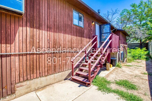 Building Photo - 706 Buzianis Way