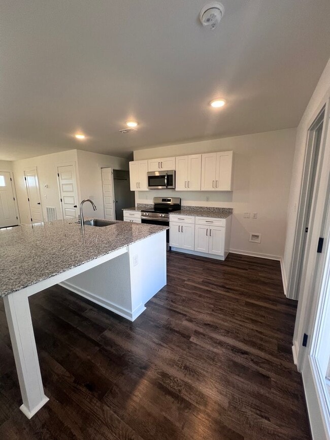 Building Photo - New Beginnings Start with AMRR: Now Pre Leasing with Move-In Special!