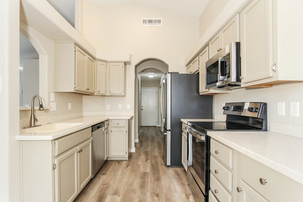 Building Photo - 8413 W Bluefield Ave