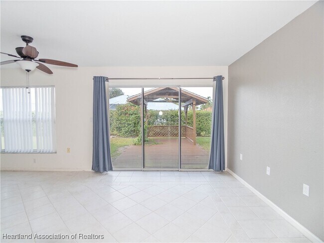 Building Photo - 2508 Manor Dr