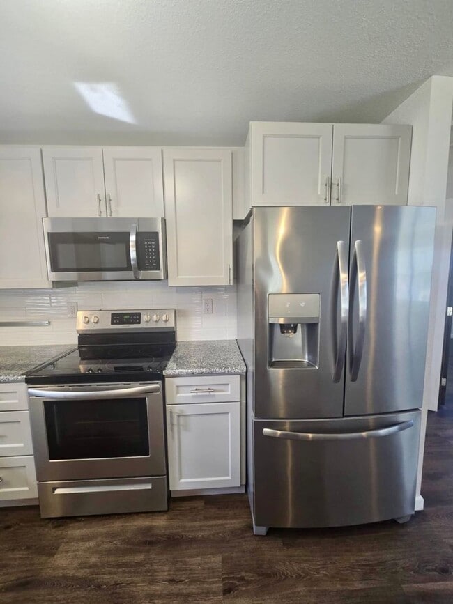 Building Photo - Location Friendly!!