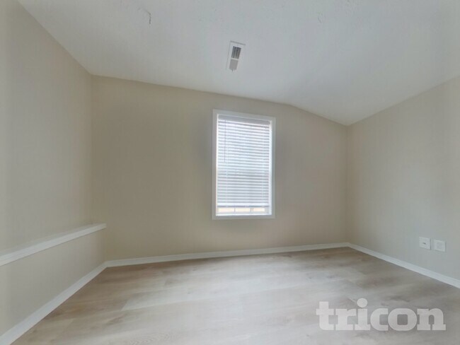 Building Photo - 581 Meadow Spring Dr