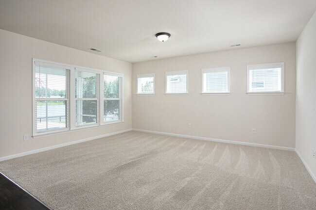 Building Photo - Beautiful 4-bedroom, 2-bath Home with Lake View!
