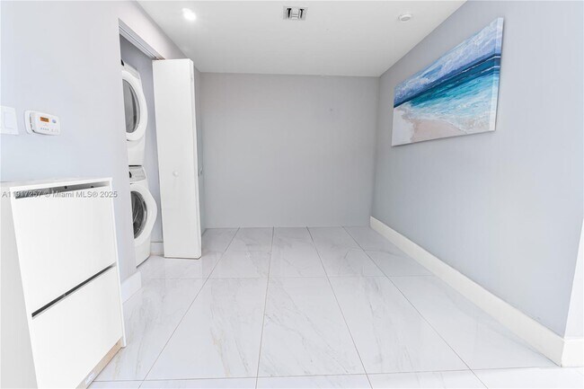 Building Photo - 16385 Biscayne Blvd