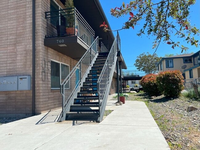 Building Photo - 760 Moran St