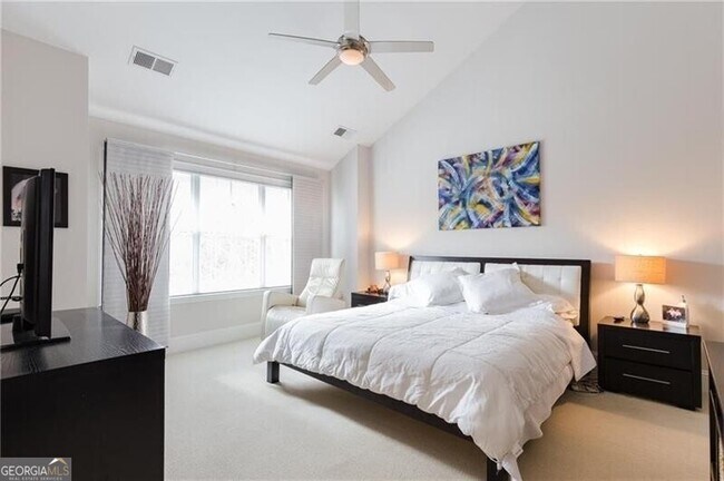 Building Photo - 1155 Glenridge Pl NE