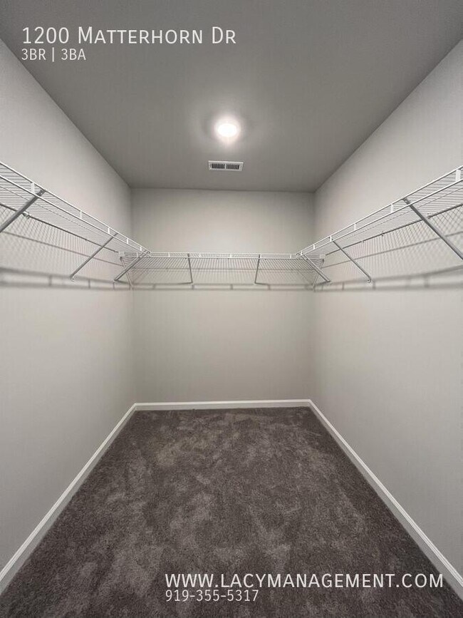 Building Photo - 1200 Matterhorn Dr