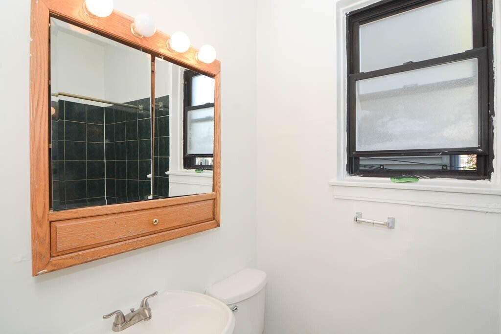 Building Photo - 4856 N Damen Ave
