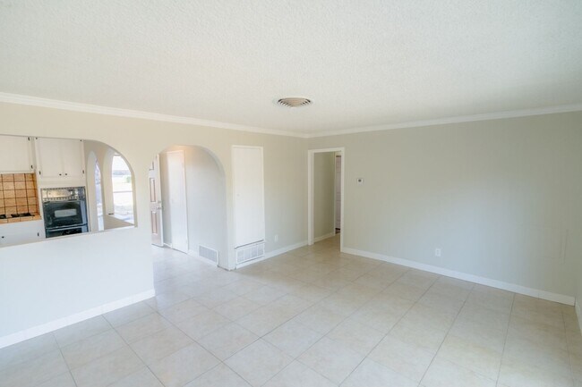 Building Photo - COMING SOON! Single Story 4 Bedroom Home for Rent in Woodland Hills!