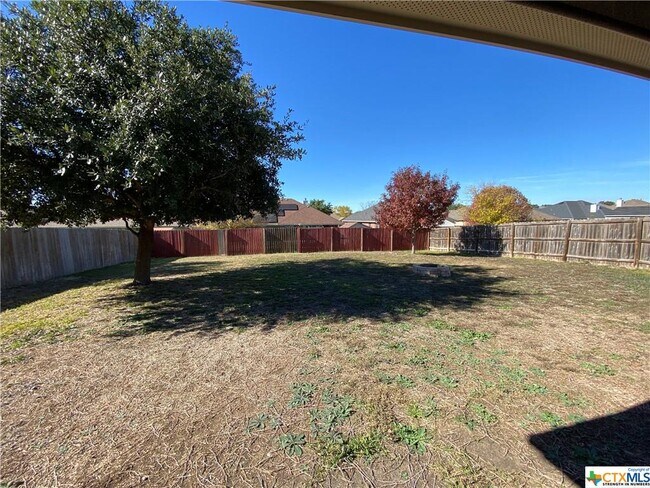 Building Photo - 1910 Stonehenge Dr