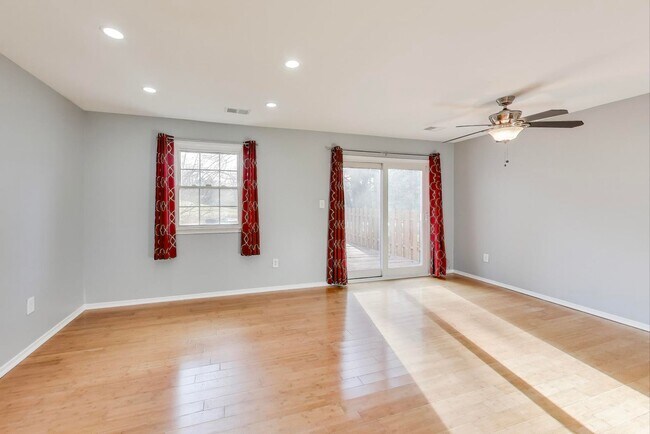 Building Photo - 5769 Yellowrose Ct