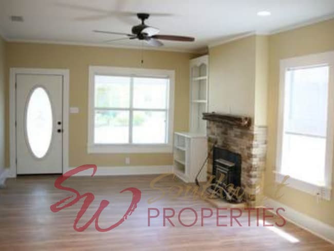 Building Photo - 2-Bedroom, 2-Bathroom Home with Huge Garage