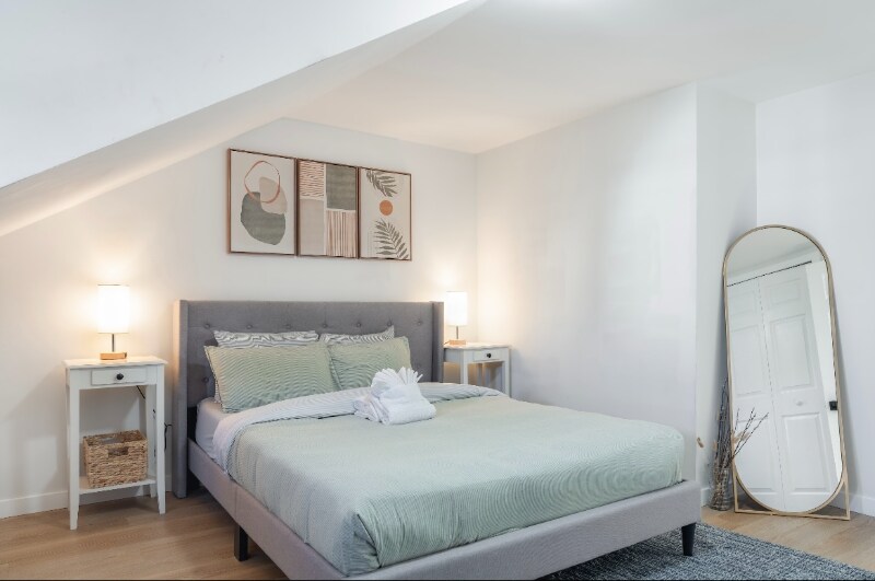 Building Photo - 12 W 52nd St