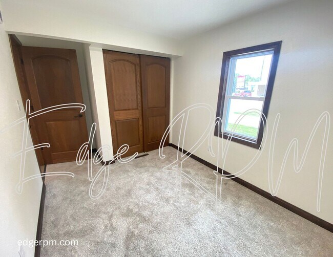 Building Photo - Charming 1 Bedroom, 1 Bathroom Home in Waterloo, IA!