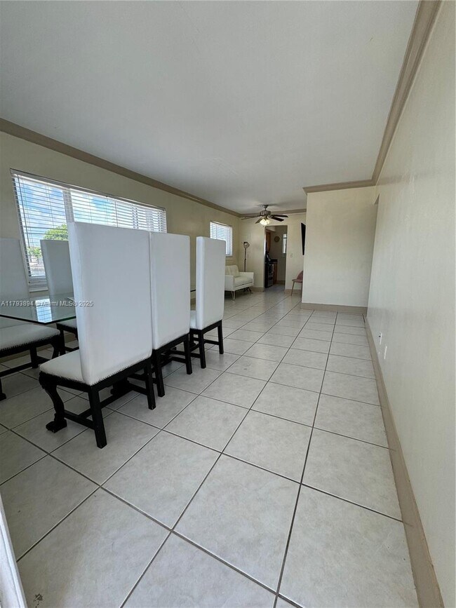 Building Photo - 8509 Crespi Blvd