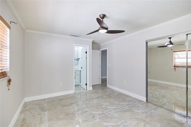 Building Photo - 6804 N Hubert Ave