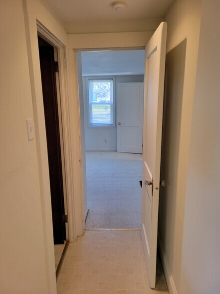 hallway to bathroom/bedroom - 297 Marlborough Rd