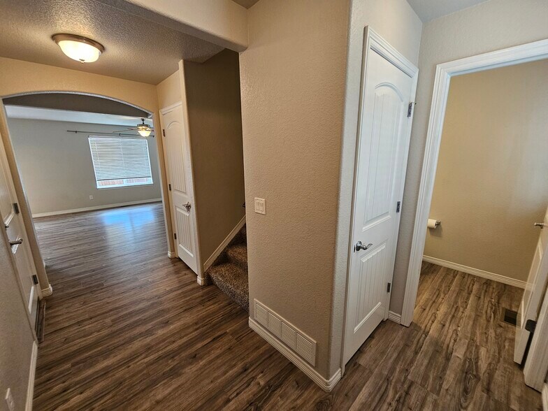Building Photo - 9815 Silver Stirrup Dr