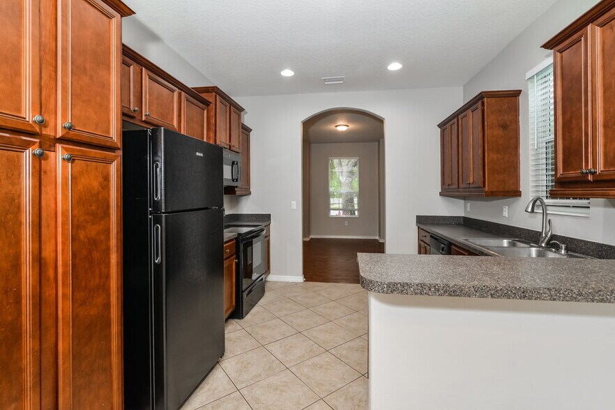 Building Photo - 3554 Oak Brook Ln