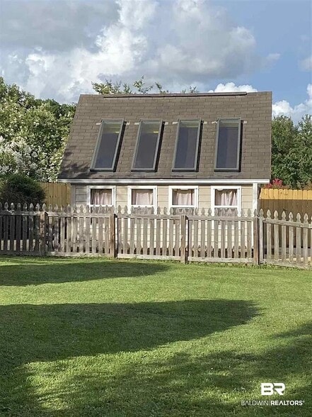 Building Photo - 106 Riveroaks Dr