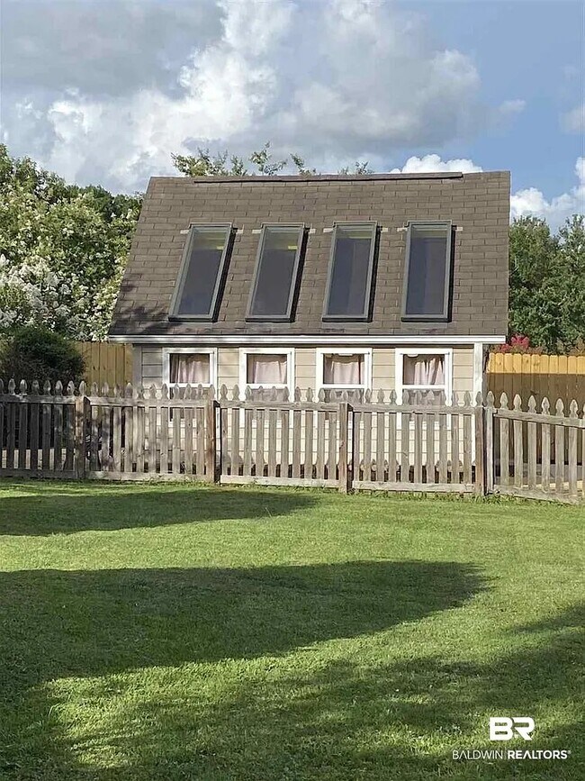 Building Photo - 106 Riveroaks Dr