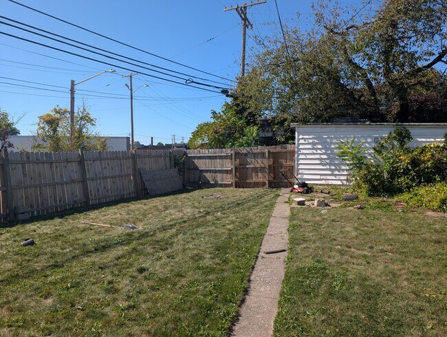 Building Photo - 1476 W 107th St