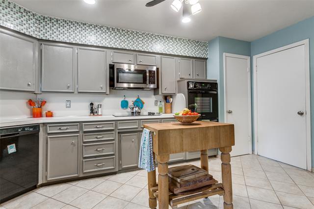 Building Photo - 7706 El Pensador Dr