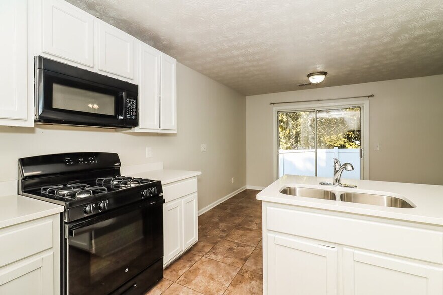 Building Photo - 124 Silver Fox Trail