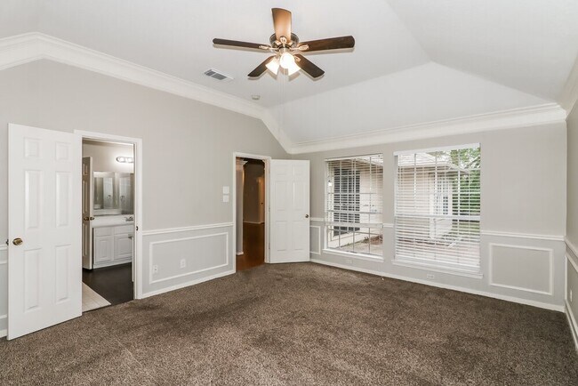 Building Photo - 607 Loggers Chase Ct