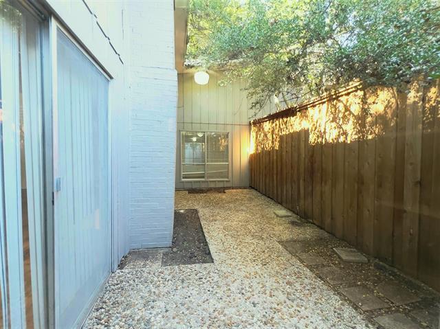 Building Photo - 7040 Briarmeadow Dr