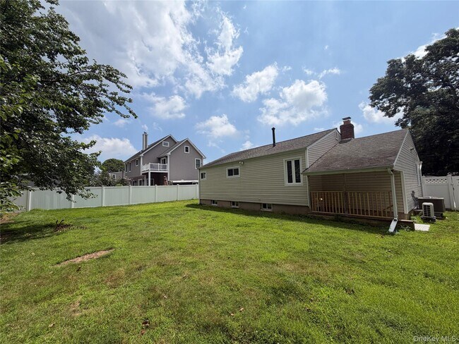 Building Photo - 3 Grand Haven Dr