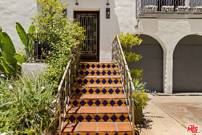 Building Photo - 1407 N Beverly Dr