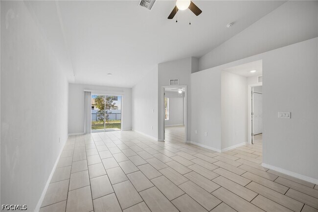 Building Photo - 1426-1428 Cape Coral Pkwy W