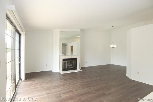 Building Photo - 31119 Country Bluff