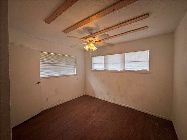 Building Photo - 4222 Wipprecht St