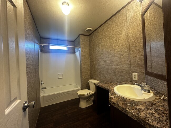 Building Photo - 207 Juniper Rd