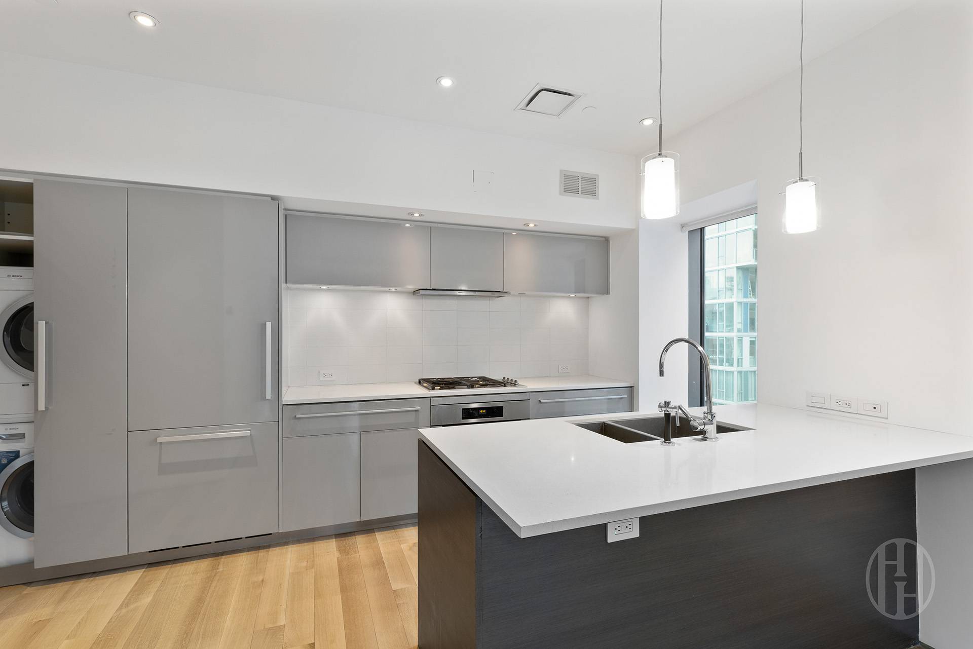 Building Photo - 123 3rd Ave