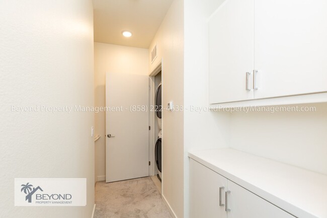 Building Photo - OTAY MESA !!!TRI LEVEL PERFECTION 2 BED/2....