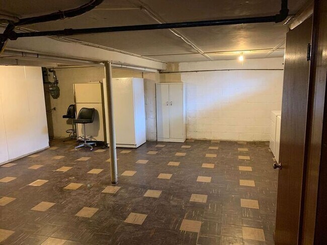 Building Photo - 3 Bedroom Semi-Detached house