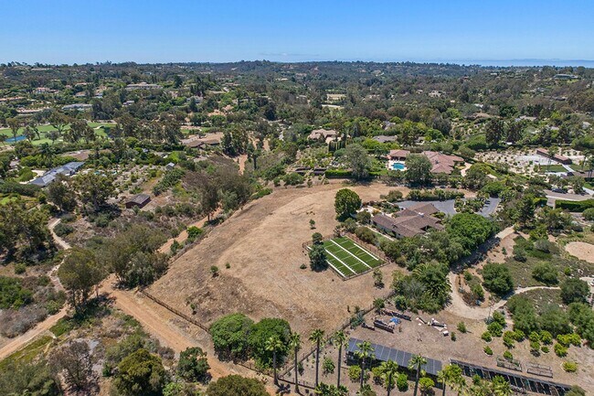Building Photo - This Beautiful Hacienda Style Home combine...