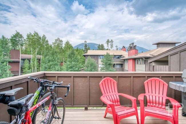 Building Photo - Top Floor and Updated Home with Great View...