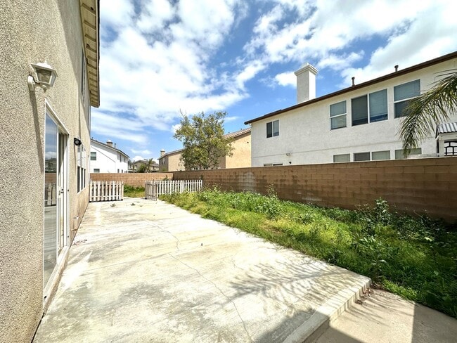 Building Photo - Spacious Family Oasis in the Heart of East...