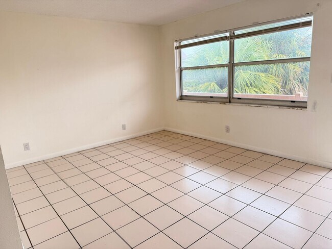Building Photo - One-bedroom for rent in Pompano Beach