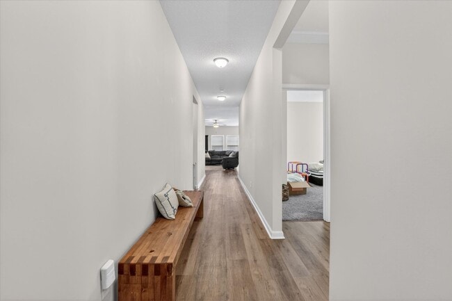 Building Photo - AVAILABLE NOW! (Pet Friendly)