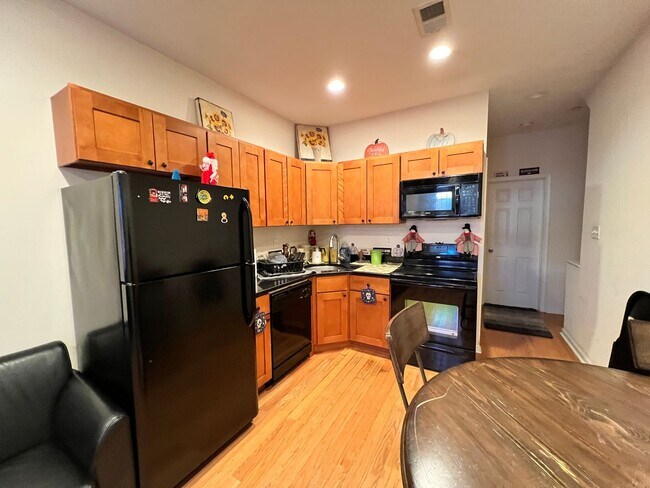 Building Photo - 3722 Brandywine St